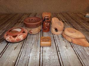 lot 108 image: Aztec Decor Clay Set With a Candle