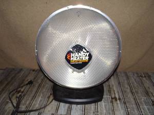 lot 156 image: Handy Heater Heatwave Electric Space Heater HEATP-MC1