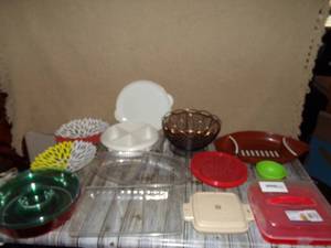 lot 160 image: Assorted Bulk of Party Trays, & Food Storage