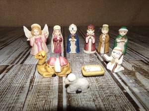 lot 164 image: Miniature Nativity Figurine Set