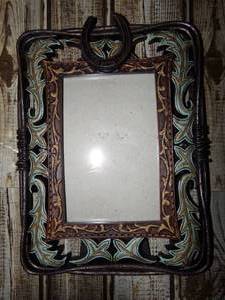 lot 172 image: Western Barbwire &amp Horseshoe Theme Picture Frame&nbsp