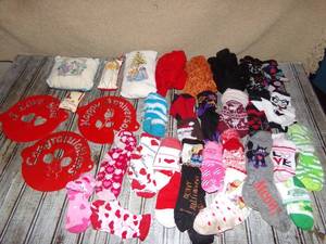lot 143 image: Holiday Socks, Pillows & Valentine Stencils