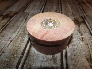 lot 181 image: Beautiful Vintage Trinket Box