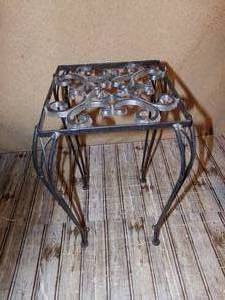 lot 182 image: Square Iron Planter Stand For Garden