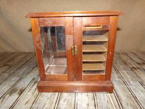 lot 190 image: Vintage Handmade Jewelry Box