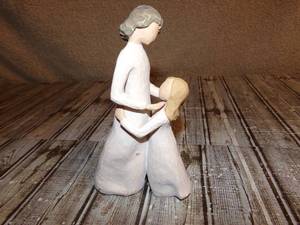 lot 192 image: Willow Tree Mother and Daughter Sculpture