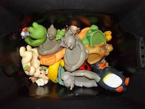 lot 193 image: Huge Bundle of Bath Toys
