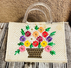 lot 207 image: White and Floral Hand Crafted Fiber Purse