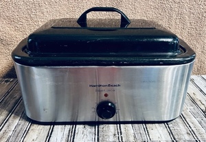 lot 222 image: Hamilton Beach 22 Quart Roaster Oven