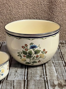 lot 235 image: Kobe Metal Decorative Kitchen Bowls
