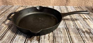 lot 233 image: Cocina 12 Cast Iron Skillet