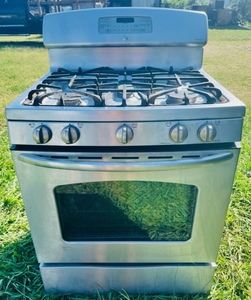 lot 22 image: Stainless Steel GE Gas Range W 4 Burners, Griddle, and Convection Oven