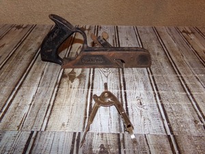 lot 241 image: Ball Bearing Compass & Vintage Stanley 192 1 Rabbet Plane