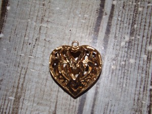 lot 262 image: Triple Heart Diamond Cut Filiger Pendant