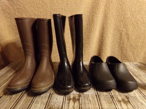 lot 271 image: Two Pairs of Rubber Boots & Treadsafe Slip ons Unisex Mens 9 Womens 10