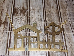 lot 301 image: Vintage Brass Hanging Key Holder