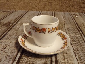 lot 303 image: Vintage Teacup & Saucer