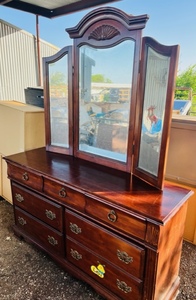 lot 26 image: Dresser With Mirror&nbsp
