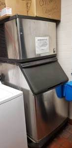 lot 13 image: Manitowoc Upright Ice Maker