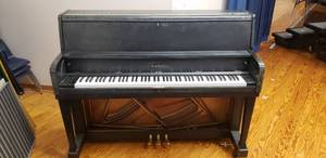 lot 58 image: Beautiful Kawai Upright Piano