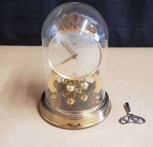 lot 8 image: Vintage Schatz 1,000 Day Wind-Up Anniversary Clock - Made in Germany