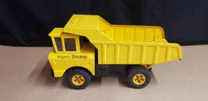 lot 13 image: Vintage 1970s Tonka Mighty Dump Truck