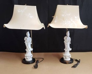 lot 18 image: Pair of Vintage Seyei Fine China Quan Yin Lamps