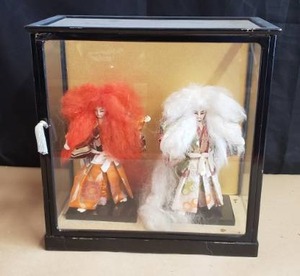 lot 19 image: Set of 2 RARE Anitque Japanse Kabuki Samurai Warrior Figures with Glass Display Case