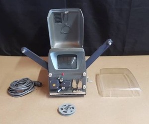 lot 31 image: Vintage Yashica 8mm EditorViewer