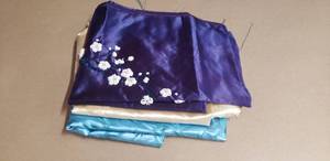 lot 49 image: Lot of Vintage Japanese Silk