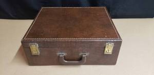lot 54 image: Vintage Suitcase