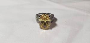 lot 72 image: Sterling Ring - Stamped 925 - Size 6