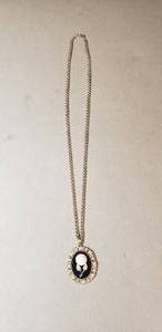 lot 89 image: Avon Necklace