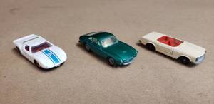 lot 131 image: Lot of 3 Vintage Matchbox Cars - Ford GT No. 41, Ferrari Berlinetta No. 75, Mercedes 230 SL No. 27