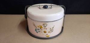 lot 140 image: Vintage Cake Pan