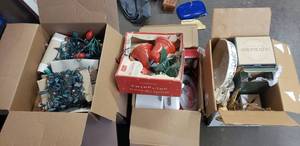 lot 264 image: Lot of Misc Christmas Decor