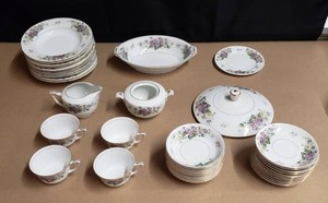 lot 151 image: Narumi Japan Fine China Purple Floral, 41 Pieces
