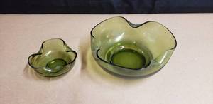 lot 156 image: Lot of 2 Vintage Olive Green Glass Bowls