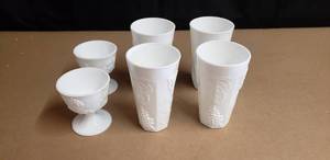 lot 162 image: Lot of 6 White Glass Cups and Mugs Grapevine Pattern