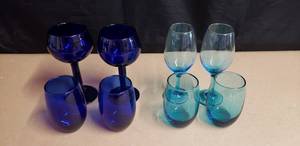 lot 164 image: Lot of 8 Blue Wine Glasses