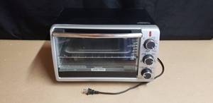 lot 179 image: Black & Decker Toast-R-Oven - Model #TO1950SBD