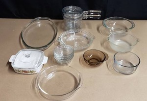 lot 181 image: Large Lot of Pyrex Corningware - 18 Pieces