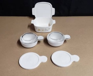 lot 184 image: Lot of Vintage Pyrex Corningware - 8 Pieces
