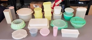 lot 188 image: Large Lot of Vintage Tupperware