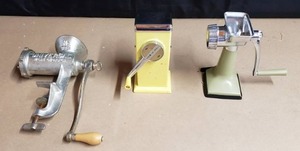 lot 198 image: Lot of 3 Vintage Grinders