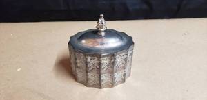 lot 204 image: Godinger Silver JewelryTrinket Box w Lid