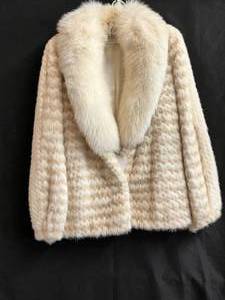 lot 255 image: David Hunt Womens Fur Coat - Size 8