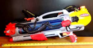 lot 7 image: LARAMIE 9980 0 Super Soaker Monster (2001)