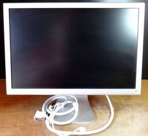 lot 35 image: Apple A1081 20 inch Widescreen Cinema Display LCD Monitor - WORKS