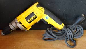 lot 100 image: DEWALT DW272 4000RPM VSR Drywall Screwdriver - Yellow - WORKS